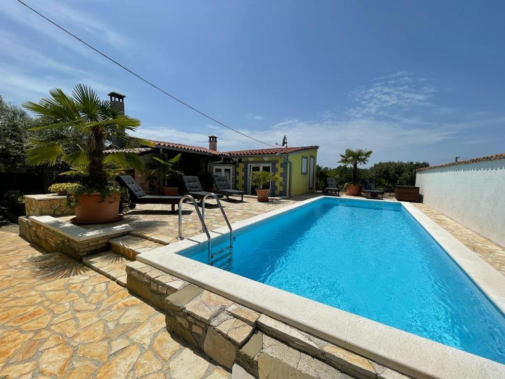 Holiday Home Bukovac Пула Экстерьер фото