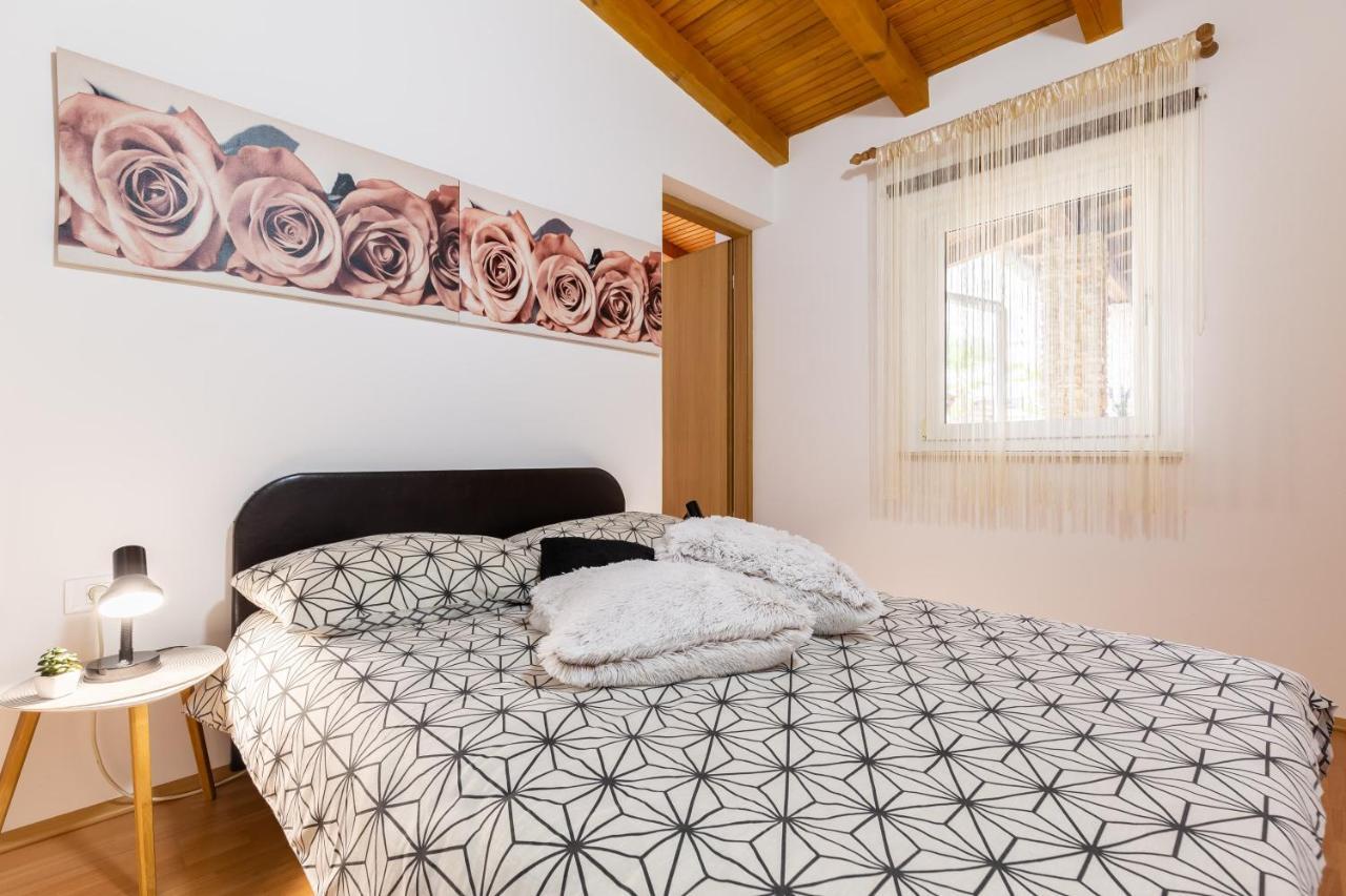 Holiday Home Bukovac Пула Экстерьер фото