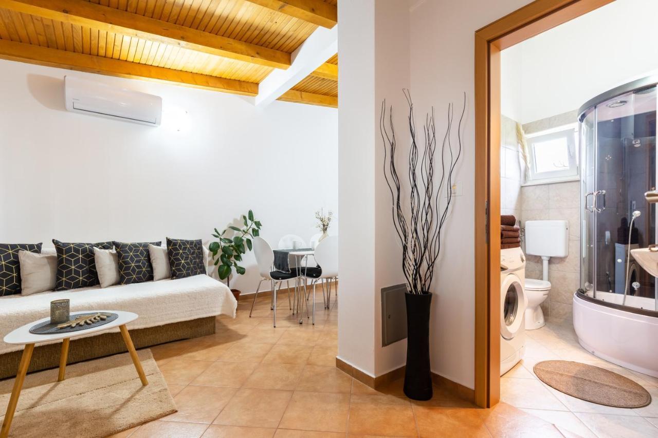 Holiday Home Bukovac Пула Экстерьер фото